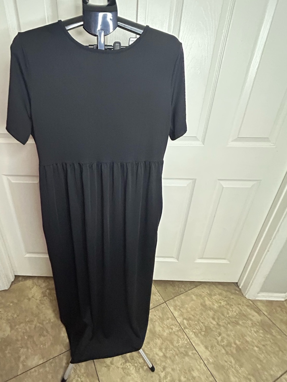 Black Short-Sleeve Maxi Dress with Gathered Waist POCKETS